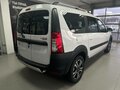 2026 Lada (ВАЗ) Largus Cross I Рестайлинг, белый - вид 2