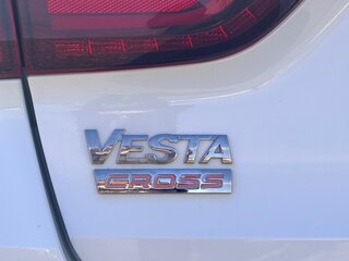 2023 Lada (ВАЗ) Vesta Cross I Рестайлинг (NG), белый, 1565000 рублей, вид 3