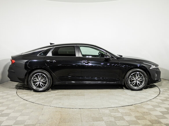 2021 Kia K5 III, чёрный, 2349700 рублей - вид 3
