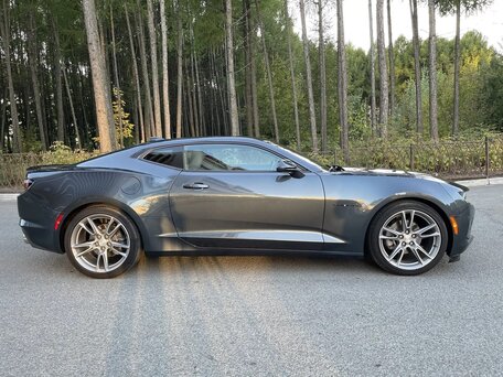 2022 Chevrolet Camaro VI Рестайлинг, серый, 3890000 рублей, вид 3