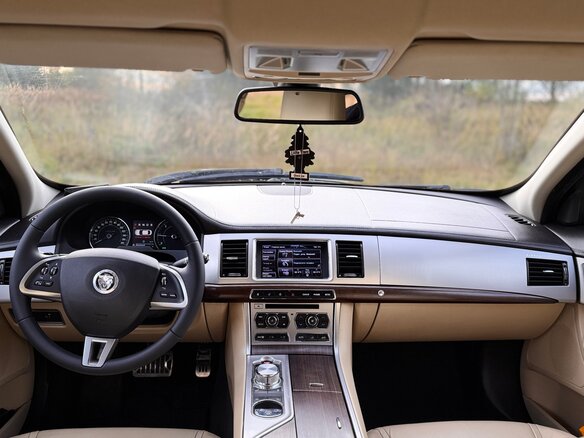 2013 Jaguar XF I Рестайлинг, чёрный, 1400000 рублей - вид 5