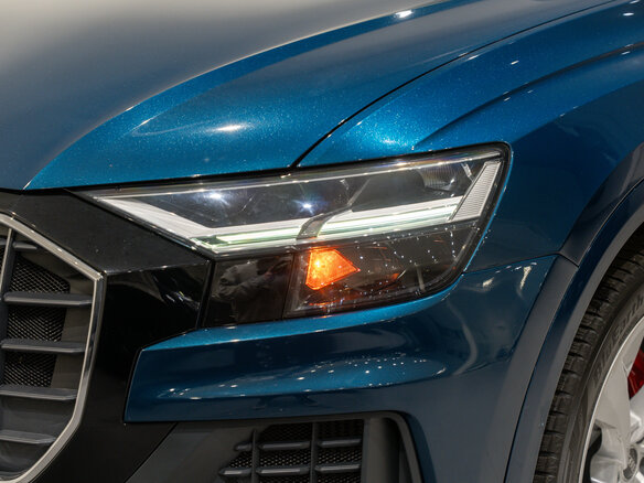 2019 Audi Q8 55 TFSI I (4M), синий, 4975000 рублей - вид 27