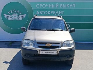 2018 Chevrolet Niva I Рестайлинг, серый, 675000 рублей, вид 3