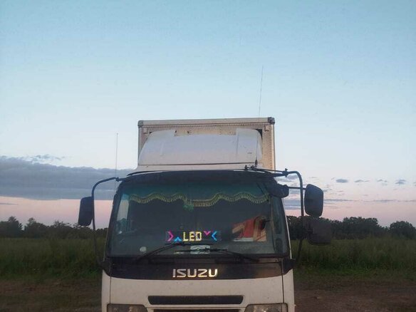1993 Isuzu Forward (F-Series), белый, 3000000 рублей - вид 1