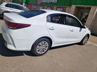 2020 Kia Rio IV Рестайлинг, белый, 1650000 рублей, вид 5