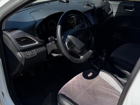 2018 Hyundai Solaris II, белый, 1004000 рублей, вид 5