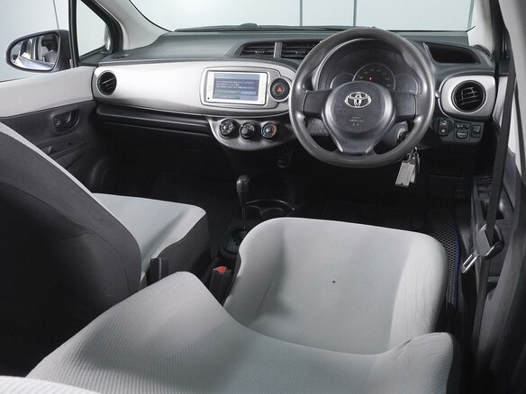 2013 Toyota Vitz III (XP130), синий, 450000 рублей - вид 5