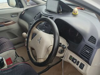 2003 Mitsubishi Grandis I, белый, 700000 рублей, вид 4