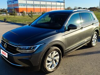 2021 Volkswagen Tiguan II Рестайлинг, серый, 3000000 рублей, вид 1