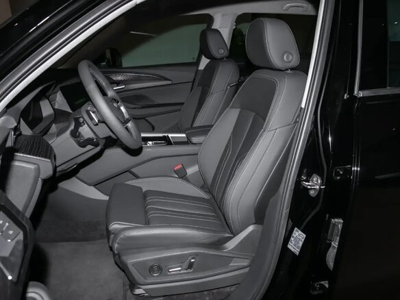2026 Audi Q6 45 TFSI, чёрный - вид 17