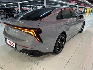 2026 Kia K5 III Рестайлинг, серый, 2790099 рублей, вид 4