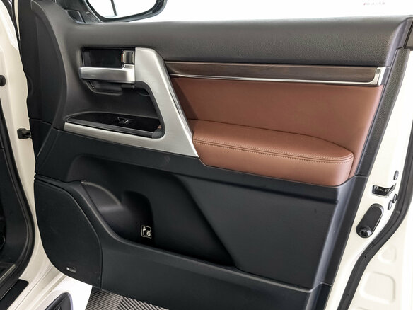 2016 Toyota Land Cruiser 200 Series Рестайлинг 2, белый - вид 25