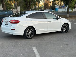 2017 Chevrolet Cruze II, белый, 720000 рублей, вид 3