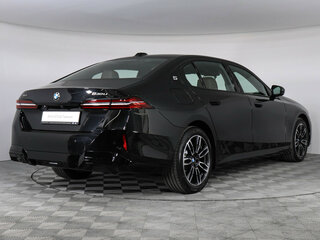 2025 BMW 5 серии Long 530Li xDrive VIII (G60/G61/G68), чёрный, 8550000 рублей, вид 3