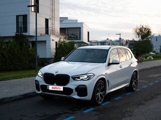 2020 BMW X5 40i IV (G05/G18), белый, 6600000 рублей, вид 2