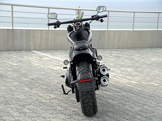2024 Harley-Davidson Fat Bob, серый, 2100000 рублей, вид 4