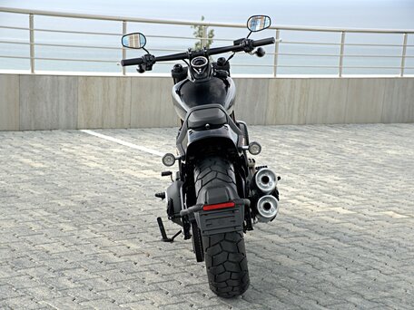 2024 Harley-Davidson Fat Bob, серый, 2100000 рублей, вид 3