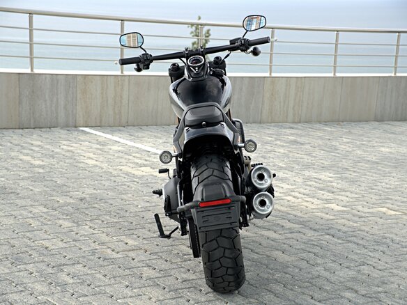 2024 Harley-Davidson Fat Bob, серый, 2100000 рублей - вид 4