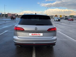 2018 Volkswagen Touareg III, серебристый, 4750000 рублей, вид 5