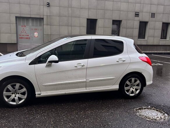 2011 Peugeot 308 I Рестайлинг, белый, 550000 рублей - вид 4