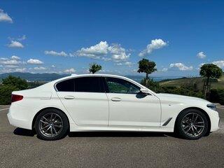 2020 BMW 5 серии 520i VII (G30/G31/G38), белый, 4300000 рублей, вид 3