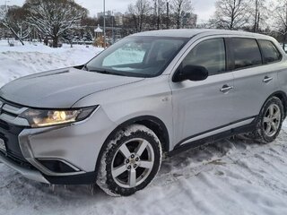 2017 Mitsubishi Outlander III Рестайлинг 2, серебристый, 1300000 рублей, вид 1