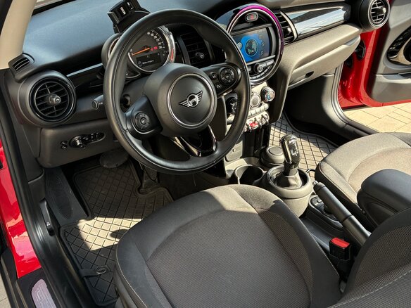 2019 Mini Hatch Cooper III (F55/F56) Рестайлинг, красный, 1800000 рублей - вид 9
