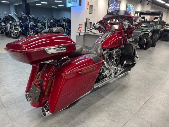 2016 Harley-Davidson CVO Street Glide, красный, 1611000 рублей - вид 5