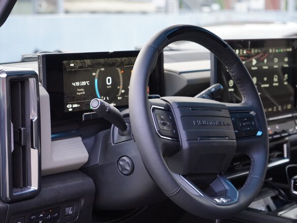 2026 GMC Hummer EV, серый - вид 10
