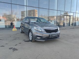 2017 Kia Rio III Рестайлинг, серый, 860000 рублей, вид 3