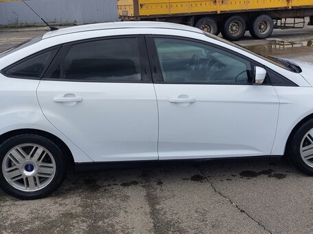 2012 Ford Focus III, белый, вид 2