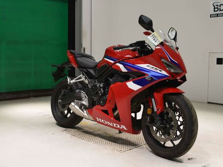 2025 Honda CBR 650R, красный, 1177000 рублей, вид 3