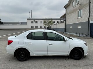 2015 Renault Logan II, белый, 440000 рублей, вид 2