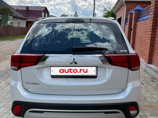 2022 Mitsubishi Outlander III Рестайлинг 3, белый, 2750000 рублей, вид 3