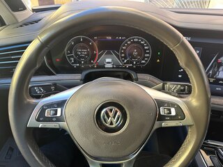 2020 Volkswagen Touareg III, серый, 5500000 рублей, вид 3