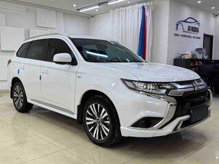 2022 Mitsubishi Outlander III Рестайлинг 3, белый, 1800000 рублей, вид 1