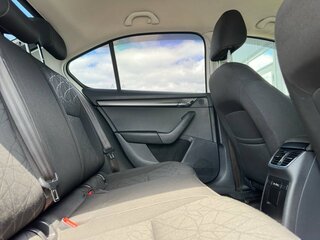 2019 Skoda Octavia III (A7) Рестайлинг, белый, 1670000 рублей, вид 4