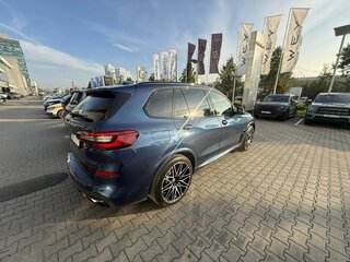 2019 BMW X5 40i IV (G05/G18), синий, 4900000 рублей, вид 4