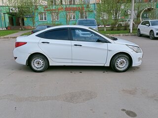 2015 Hyundai Solaris I Рестайлинг, белый, 400000 рублей, вид 3