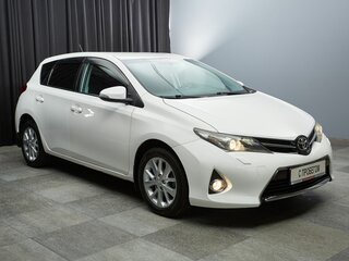 2014 Toyota Auris II, белый, 1077000 рублей, вид 3