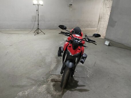 2020 Ducati Streetfighter V4, красный, 1550000 рублей, вид 3