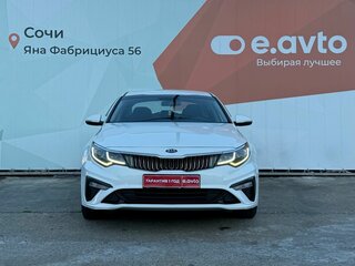 2019 Kia Optima IV Рестайлинг, белый, 1400000 рублей, вид 2