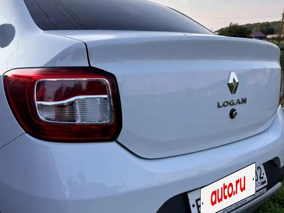 2021 Renault Logan Stepway II Рестайлинг, белый, 900000 рублей - вид 4