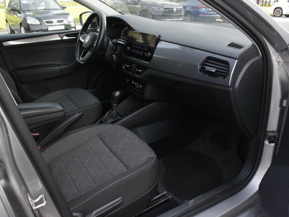 2021 Volkswagen Polo VI, серебристый, 1535000 рублей - вид 4
