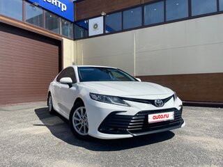 2021 Toyota Camry VIII (XV70) Рестайлинг, белый, 2600000 рублей, вид 3
