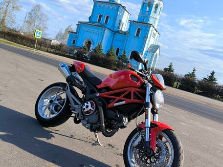 2009 Ducati Monster 1100, красный, 424524 рублей, вид 1