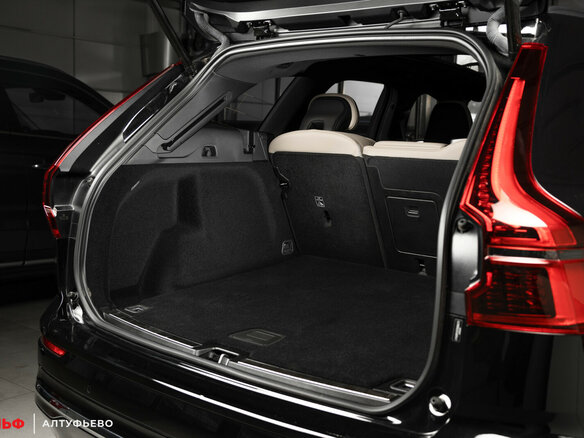2025 Volvo XC60 II Рестайлинг 2, чёрный, 6990000 рублей - вид 10