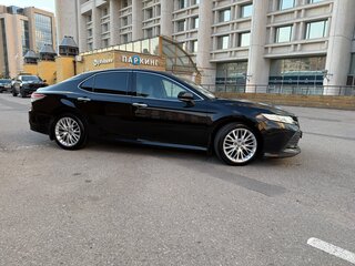 2018 Toyota Camry VIII (XV70), чёрный, 2700000 рублей, вид 3