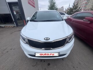 2016 Kia Rio III Рестайлинг, белый, 930000 рублей, вид 3