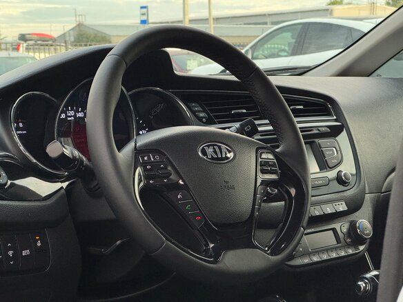 2015 Kia Ceed II Рестайлинг, серебристый, 1190000 рублей - вид 9